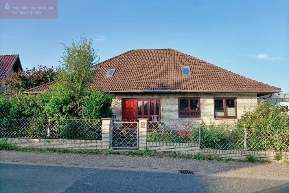 Vorderansicht - Einfamilienhaus in 31558 Hagenburg mit 230m² kaufen
