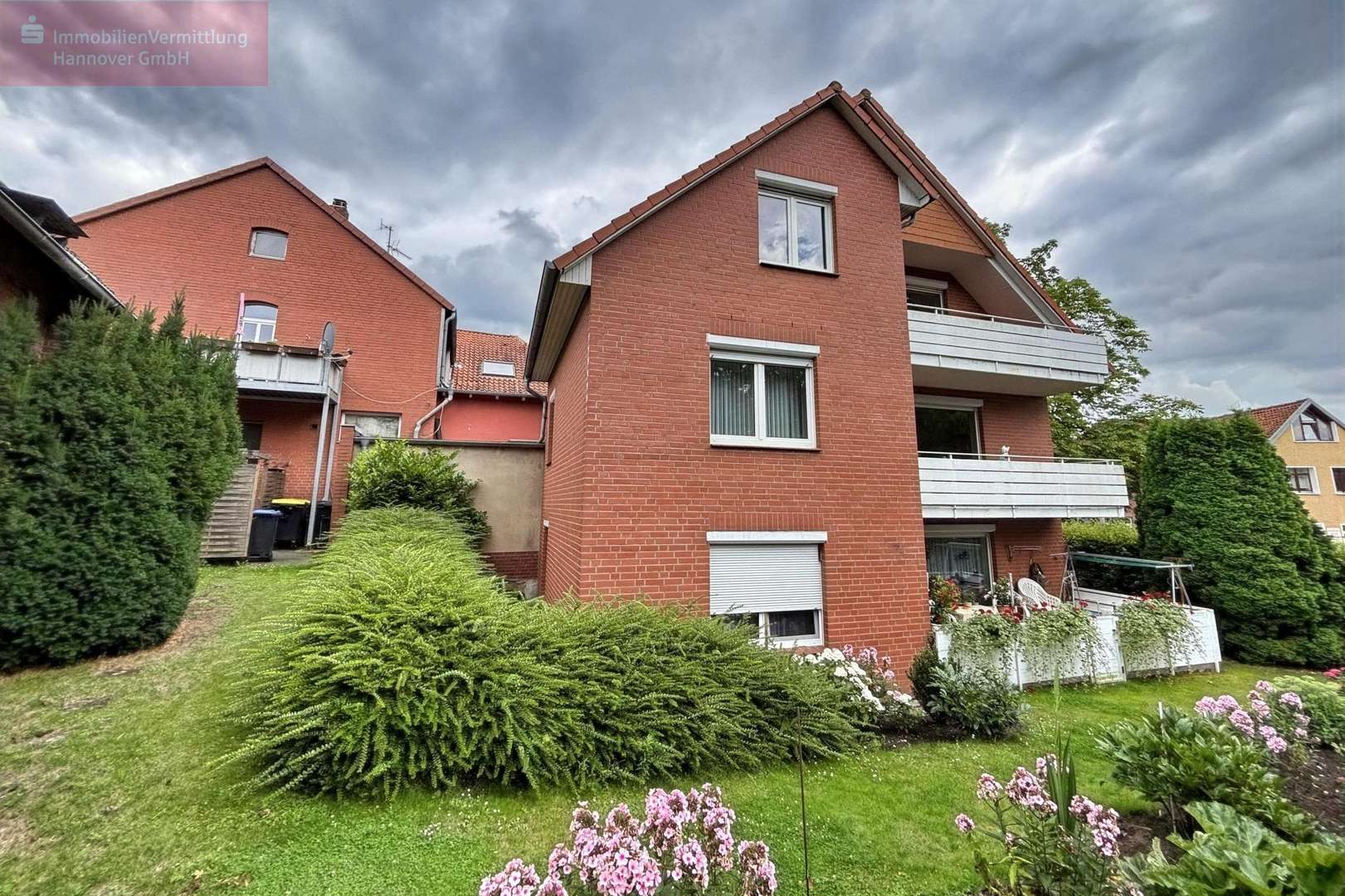 Blick auf die beiden Häuser Blick auf die beiden Häuser - Mehrfamilienhaus in 30457 Hannover mit 556m² kaufen