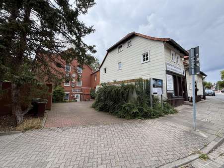 Blick Vorderseite beide Häuser Blick Vorderseite beide Häuser - Mehrfamilienhaus in 30457 Hannover mit 556m² kaufen