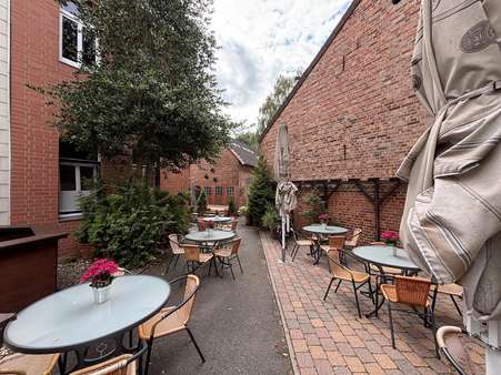 Außenbereich Bistro Außenbereich Bistro - Mehrfamilienhaus in 30457 Hannover mit 556m² kaufen