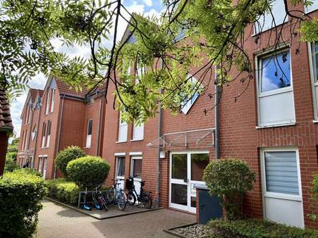 Außenansicht Außenansicht - Erdgeschosswohnung in 30952 Ronnenberg mit 80m² kaufen