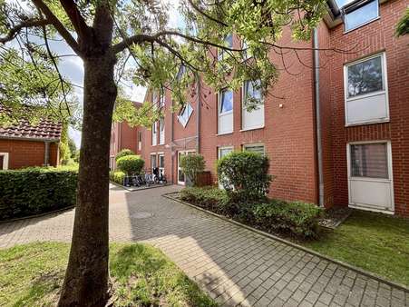 Außenansicht Außenansicht - Erdgeschosswohnung in 30952 Ronnenberg mit 80m² kaufen
