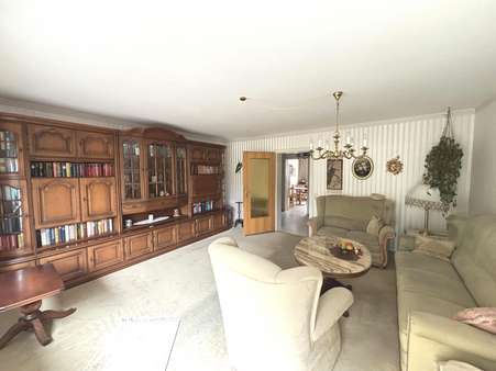 Wohnzimmer - 2. Bild - - Dachgeschosswohnung in 30926 Seelze mit 83m² kaufen