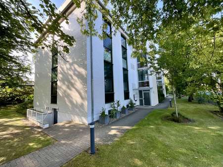 Eingangsseite Eingangsseite - Etagenwohnung in 30938 Burgwedel mit 103m² kaufen