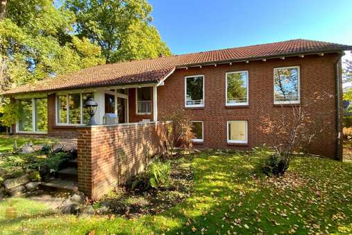 Blick aus dem Garten - Einfamilienhaus in 30938 Burgwedel mit 193m² kaufen