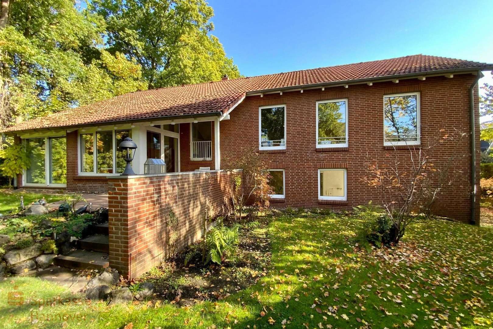 Blick aus dem Garten - Einfamilienhaus in 30938 Burgwedel mit 193m² günstig kaufen