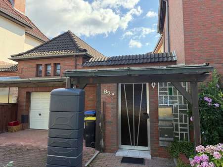 Eingang und Garage - Mehrfamilienhaus in 30459 Hannover mit 174m² kaufen