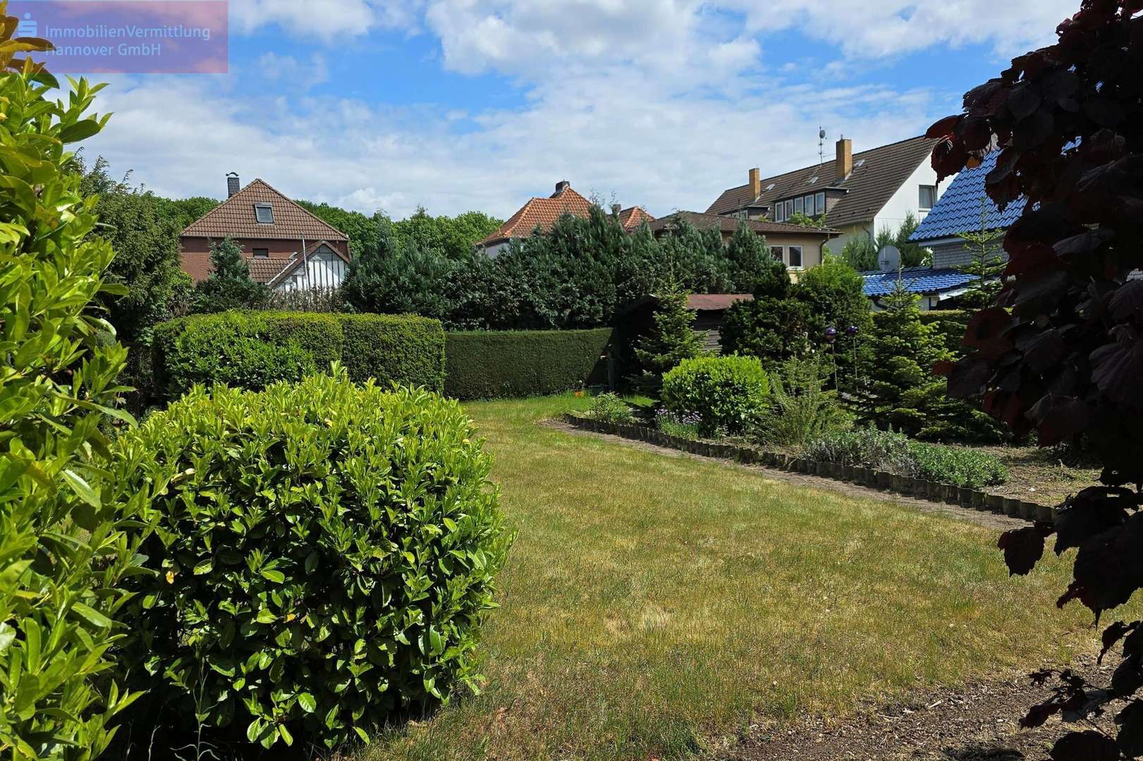 Blick vom Gartentor  auf das Grundstück - Grundstück in 30823 Garbsen mit 400m² kaufen