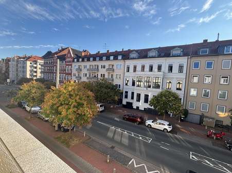 Blick vom vorderen Balkon Blick vom vorderen Balkon - Etagenwohnung in 30161 Hannover mit 102m² kaufen