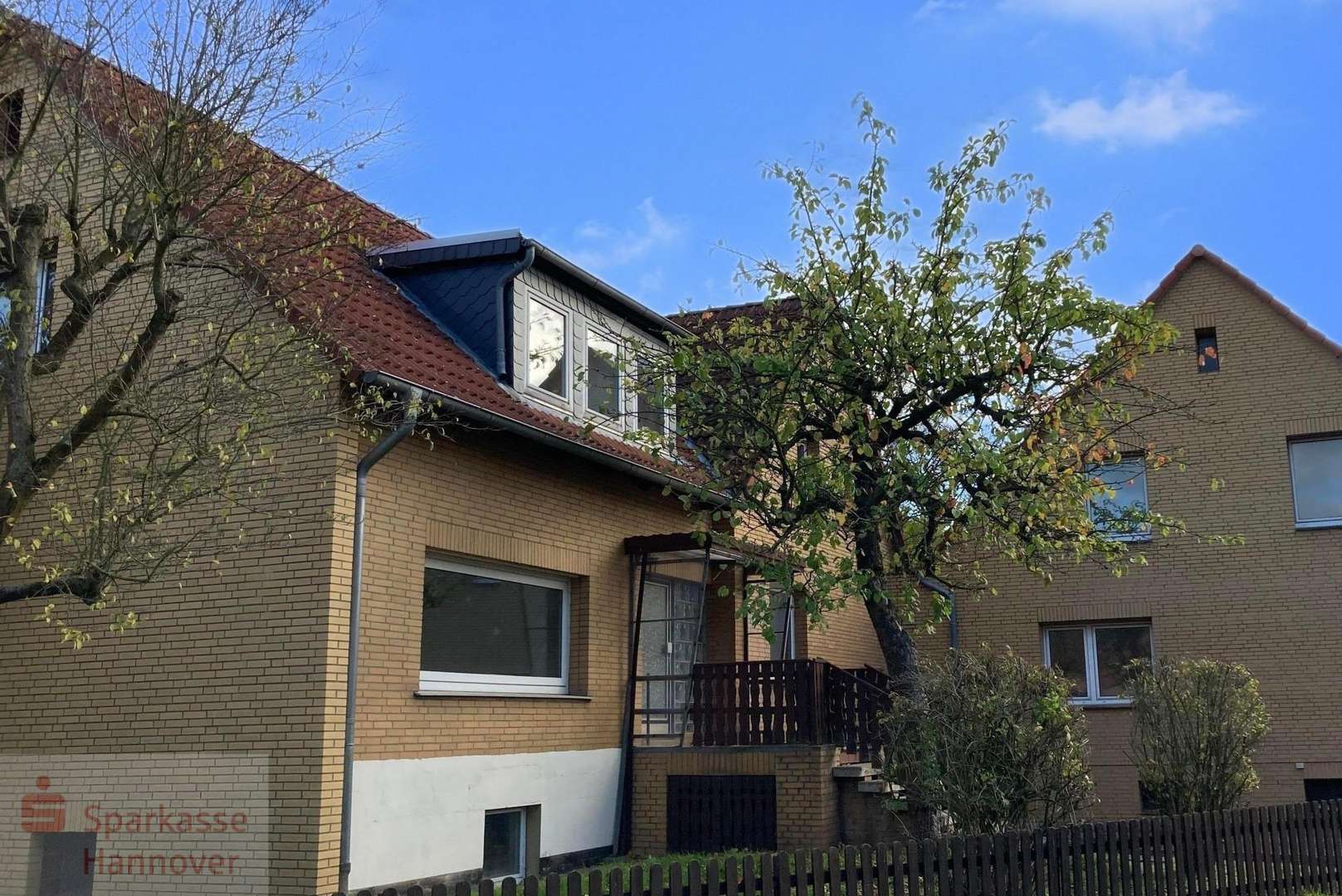 Außenansicht beider Häuser - Zweifamilienhaus in 30823 Garbsen mit 332m² günstig kaufen