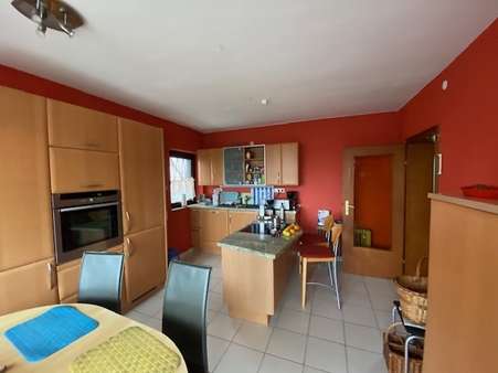 Küche mit Einbauküche - Zweifamilienhaus in 30826 Garbsen mit 193m² kaufen
