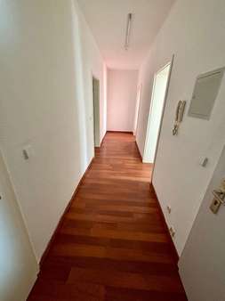 Flur - Dachgeschosswohnung in 30655 Hannover mit 83m² kaufen