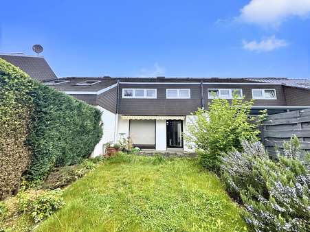 Rückansicht Gebäude - Reihenmittelhaus in 30880 Laatzen mit 105m² kaufen