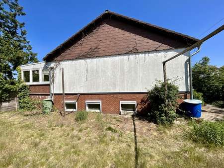Blick aus dem Garten - Einfamilienhaus in 30938 Burgwedel mit 88m² kaufen