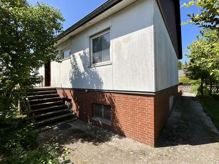 Blick zum Eingang - Einfamilienhaus in 30938 Burgwedel mit 88m² kaufen