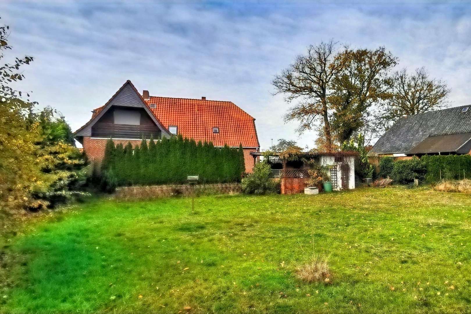 Rückseite + Baugrundstück - Zweifamilienhaus in 31535 Neustadt mit 200m² kaufen