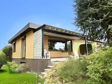 Terrassenansicht Gebäude - Bungalow in 30880 Laatzen mit 120m² kaufen