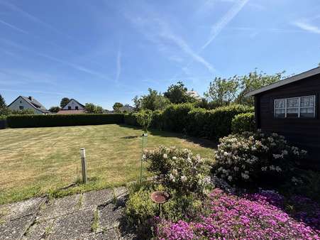 Blick in den Garten - Zweifamilienhaus in 31319 Sehnde mit 194m² kaufen