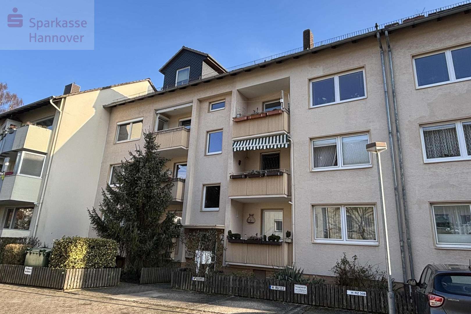 Hausansicht - Dachgeschosswohnung in 30453 Hannover mit 120m² kaufen