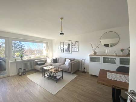 Wohnzimmer - Etagenwohnung in 30419 Hannover mit 74m² günstig kaufen