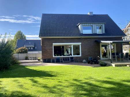 Ansicht aus dem Garten - Einfamilienhaus in 30916 Isernhagen mit 200m² günstig kaufen