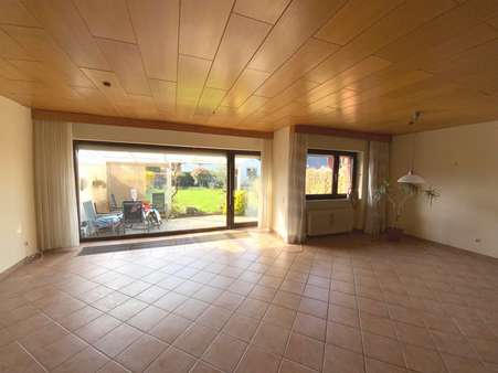 Wohnzimmer - Reihenmittelhaus in 30853 Langenhagen mit 138m² günstig kaufen