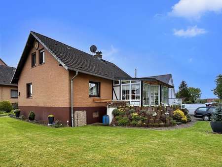 Seitenansicht - Einfamilienhaus in 30900 Wedemark mit 118m² kaufen