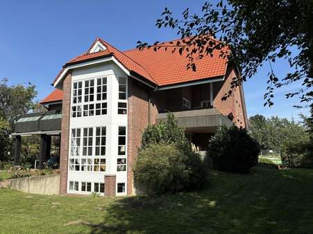 Rückansicht - Einfamilienhaus in 30989 Gehrden mit 274m² kaufen