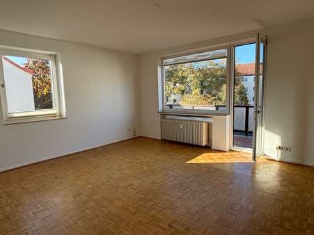 Wohnzimmer - Etagenwohnung in 30163 Hannover mit 73m² kaufen