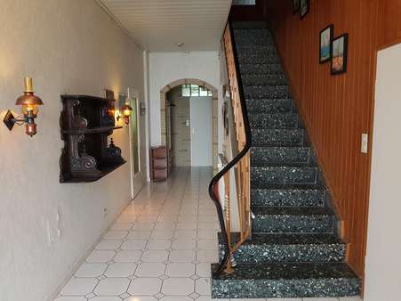 Diele - Einfamilienhaus in 31535 Neustadt mit 247m² günstig kaufen