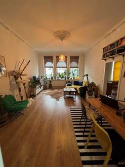 Blick in eine sanierte Wohnung Blick in eine sanierte Wohnung - Wohn- / Geschäftshaus in 30449 Hannover mit 620m² als Kapitalanlage kaufen