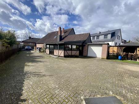 Garage - Einfamilienhaus in 30900 Wedemark mit 202m² günstig kaufen