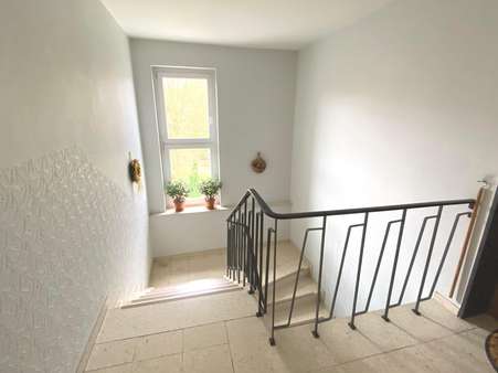Treppenhaus - Etagenwohnung in 30974 Wennigsen mit 87m² günstig kaufen