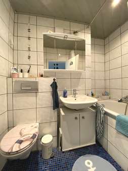 Badezimmer - Etagenwohnung in 30559 Hannover mit 100m² kaufen