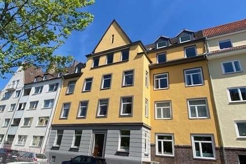 Hausansicht - Dachgeschosswohnung in 30163 Hannover mit 92m² kaufen