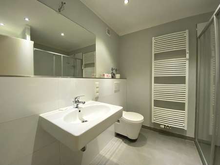 Badezimmer - Erdgeschosswohnung in 30519 Hannover mit 84m² kaufen