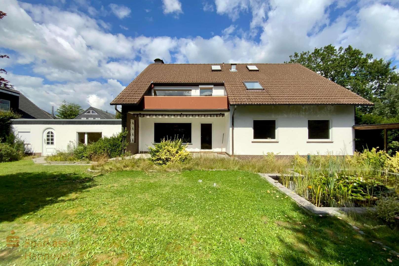 Blick aus dem Garten - Zweifamilienhaus in 30938 Burgwedel mit 254m² kaufen