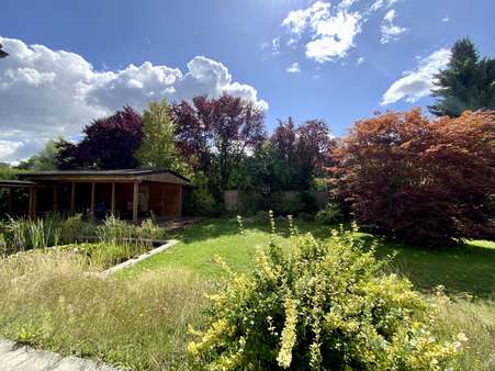 Blick in den Garten - Zweifamilienhaus in 30938 Burgwedel mit 254m² kaufen