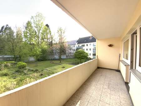 Balkon - Erdgeschosswohnung in 30165 Hannover mit 62m² kaufen