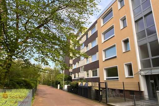 Fußweg zum Haus - Erdgeschosswohnung in 30165 Hannover mit 62m² kaufen