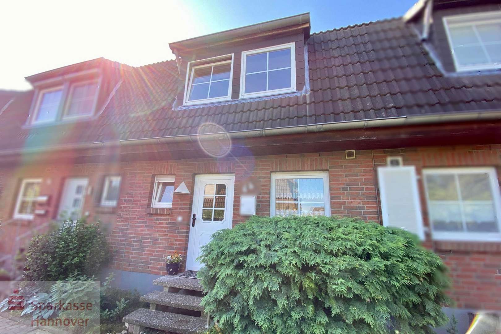 Gebäudevorderseite - Reihenmittelhaus in 30982 Pattensen mit 100m² kaufen