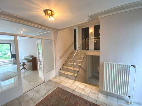 EG Eingangsbereich/ Treppe zum DG + Keller - Reihenmittelhaus in 30974 Wennigsen mit 113m² kaufen