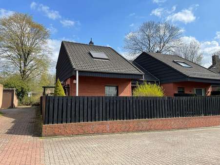 Außenansicht - Doppelhaushälfte in 30952 Ronnenberg mit 150m² kaufen
