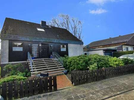 Straßenansicht - Einfamilienhaus in 31535 Neustadt mit 146m² günstig kaufen