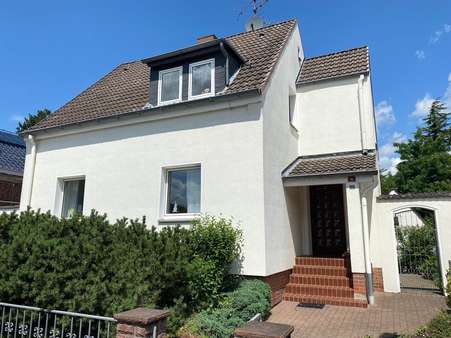 Blick auf das Haus - Einfamilienhaus in 30459 Hannover mit 95m² kaufen