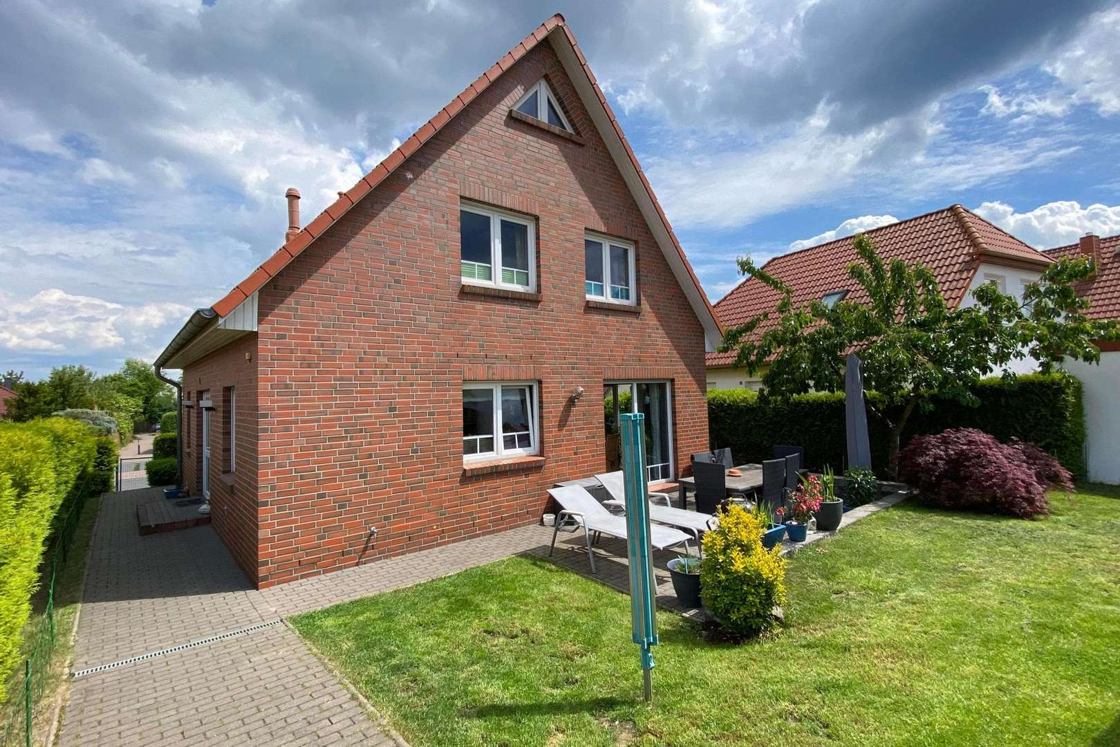 Haus Gartenansicht - Einfamilienhaus in 30890 Barsinghausen mit 116m² günstig kaufen