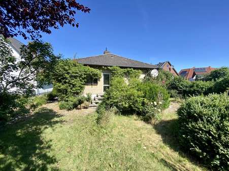 Rückwärtige Ansicht - Einfamilienhaus in 30900 Wedemark mit 105m² kaufen
