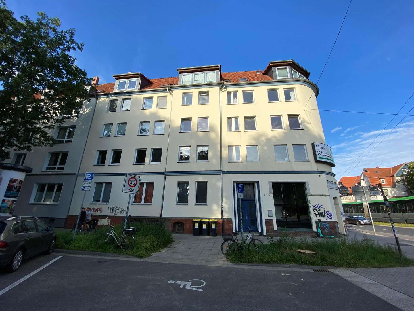 Voderansicht des Hauses - Etagenwohnung in 30625 Hannover mit 75m² kaufen