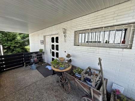 Hauseingang Hauseingang - Bungalow in 30627 Hannover mit 240m² kaufen