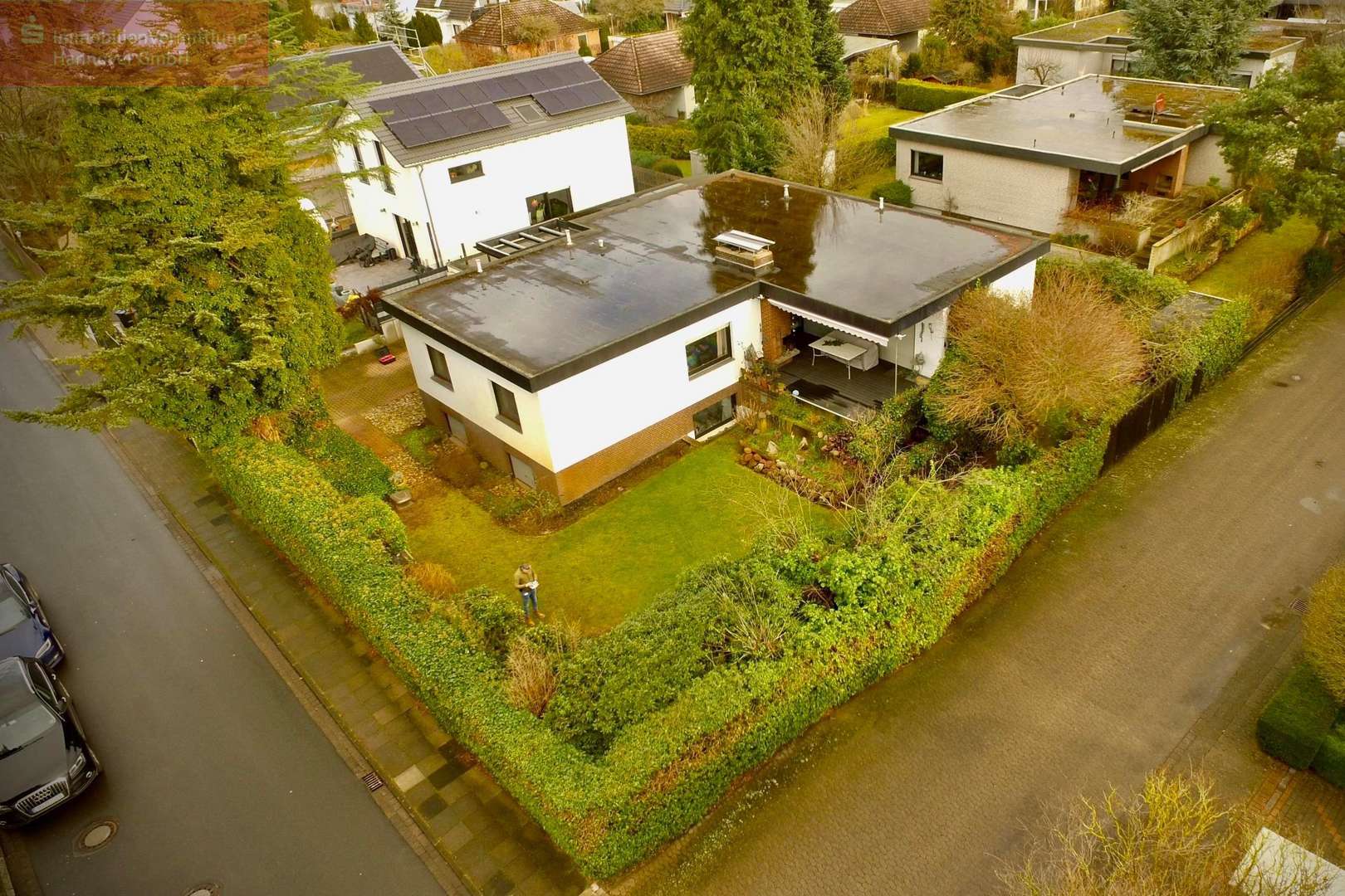 Luftbild Luftbild - Bungalow in 30627 Hannover mit 240m² kaufen